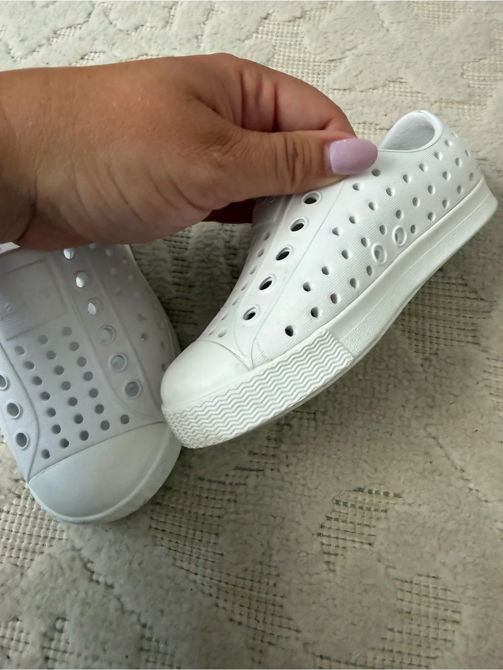 Native Kids Slip-On Water Shoes in White size 7 C7